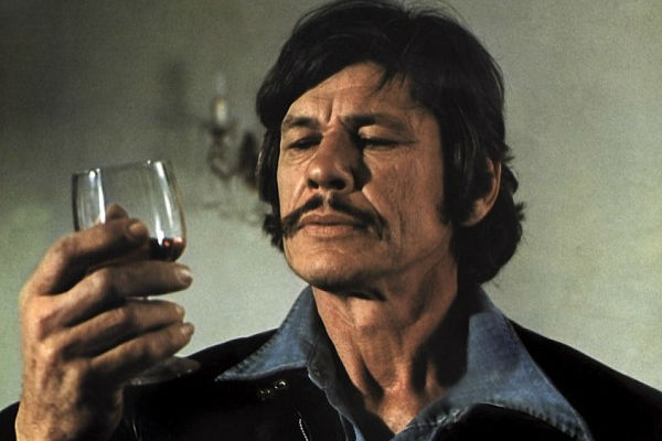 Assassino a Preço Fixo revive personagem de Bronson