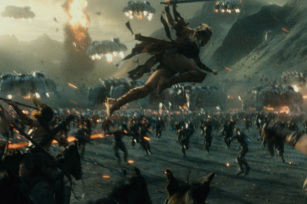 Justice-League-parademons plano critico batalha