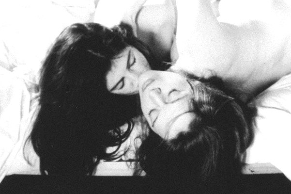 je-tu-il-elle-1976-007-naked-women-lying-on-bed
